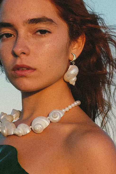 LUNA AMOR + CARACOL EARRING